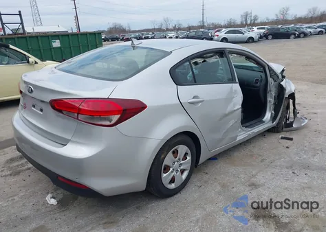 2018 Kia Forte Lx z USA, uszkodzony, nr VIN 3KPFK4A73JE243592